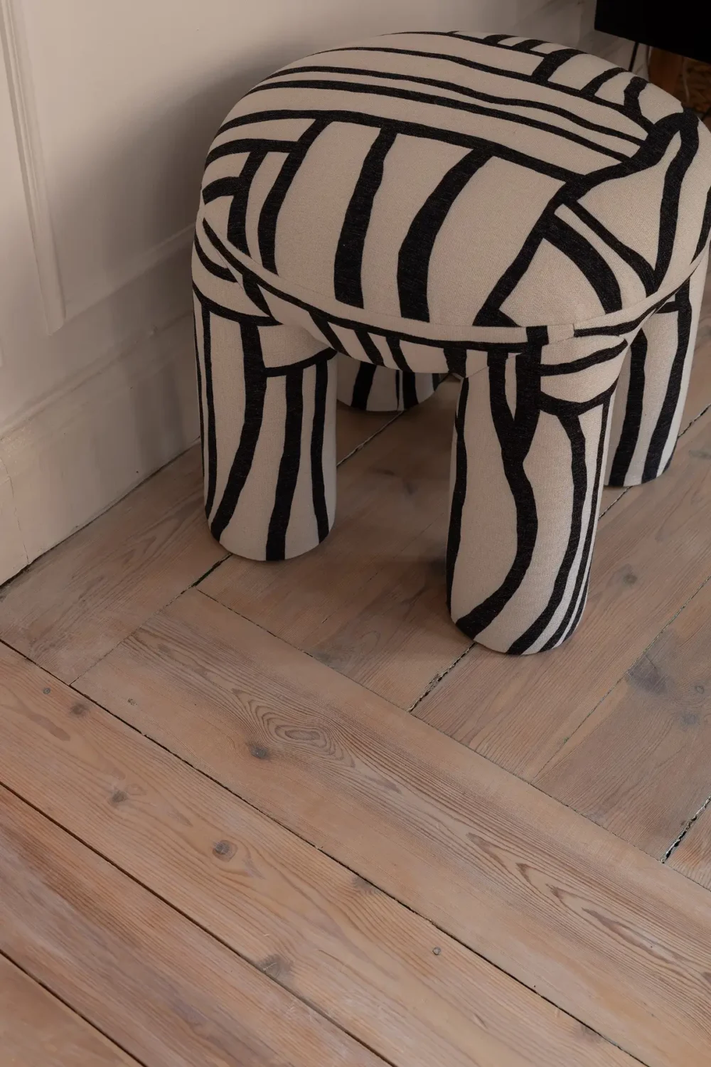 Neutral Tones and Period Character from the 1910s in a Stockholm Apartment 11 wooden floor