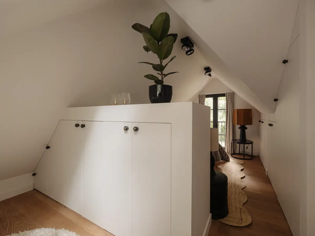 A Luxurious Family Country Home with a Spa and a Tree House in The Netherlands 46 a-luxurious-family-home-netherlands-guest-house-treehouse-nordroom2