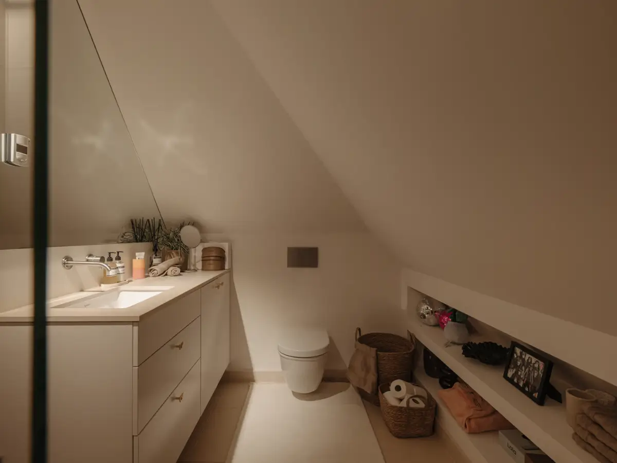 A Luxurious Family Country Home with a Spa and a Tree House in The Netherlands 29 a-luxurious-family-home-netherlands-guest-house-treehouse-nordroom22