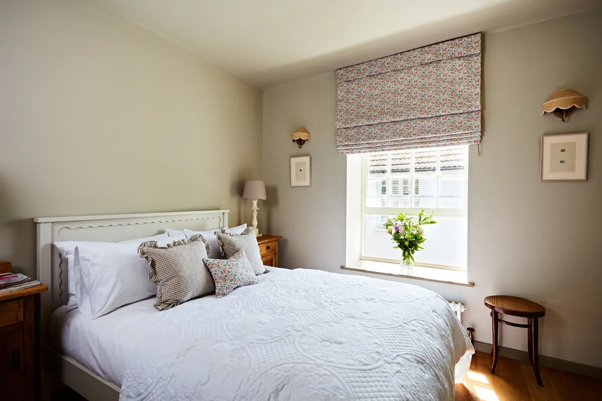 Natural Materials and Green Tones in a Pretty Coastal Home 15 bedroom