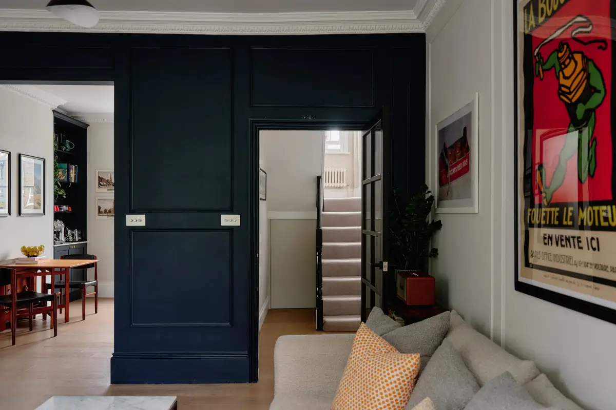 Navy-Blue Accents in a Stylish London Duplex Apartment 11 blue-tones-london-apartment-nordroom17