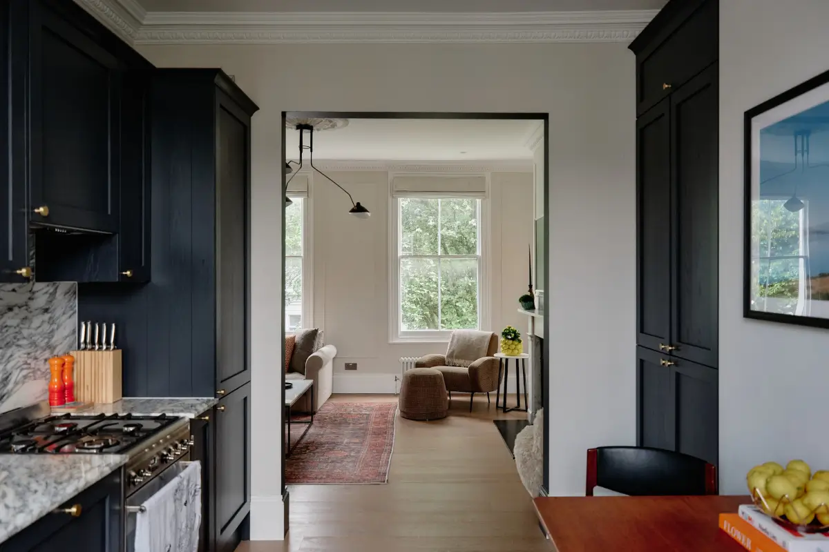 Navy-Blue Accents in a Stylish London Duplex Apartment 6 blue-tones-london-apartment-nordroom23