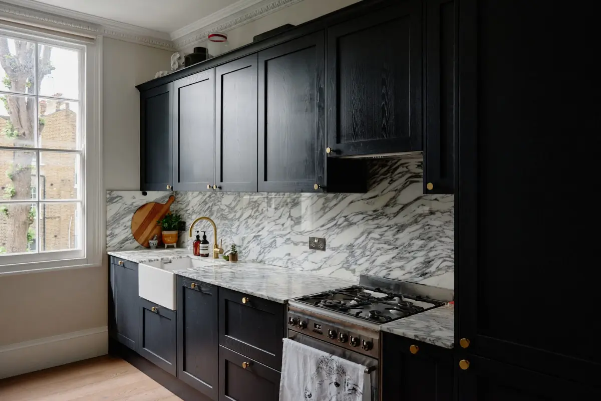 Navy-Blue Accents in a Stylish London Duplex Apartment 3 blue-tones-london-apartment-nordroom25