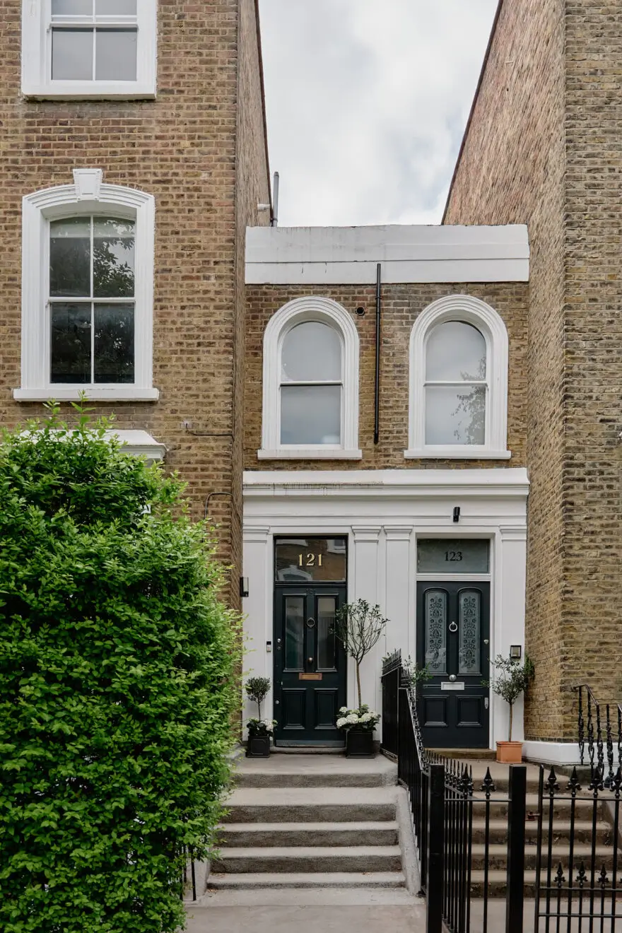 Navy-Blue Accents in a Stylish London Duplex Apartment 29 blue-tones-london-apartment-nordroom26