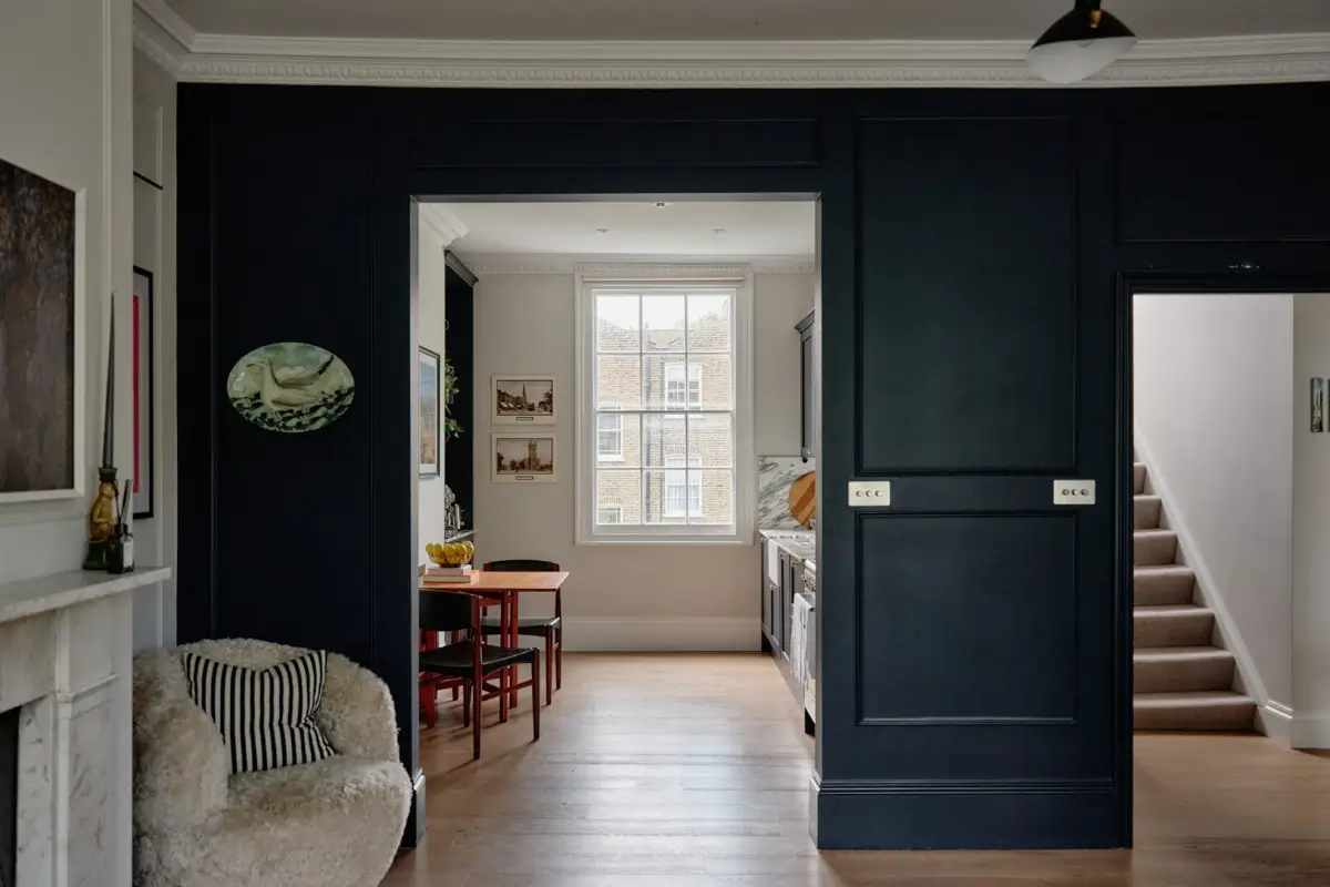 Navy-Blue Accents in a Stylish London Duplex Apartment 1 blue-tones-london-apartment-nordroom29