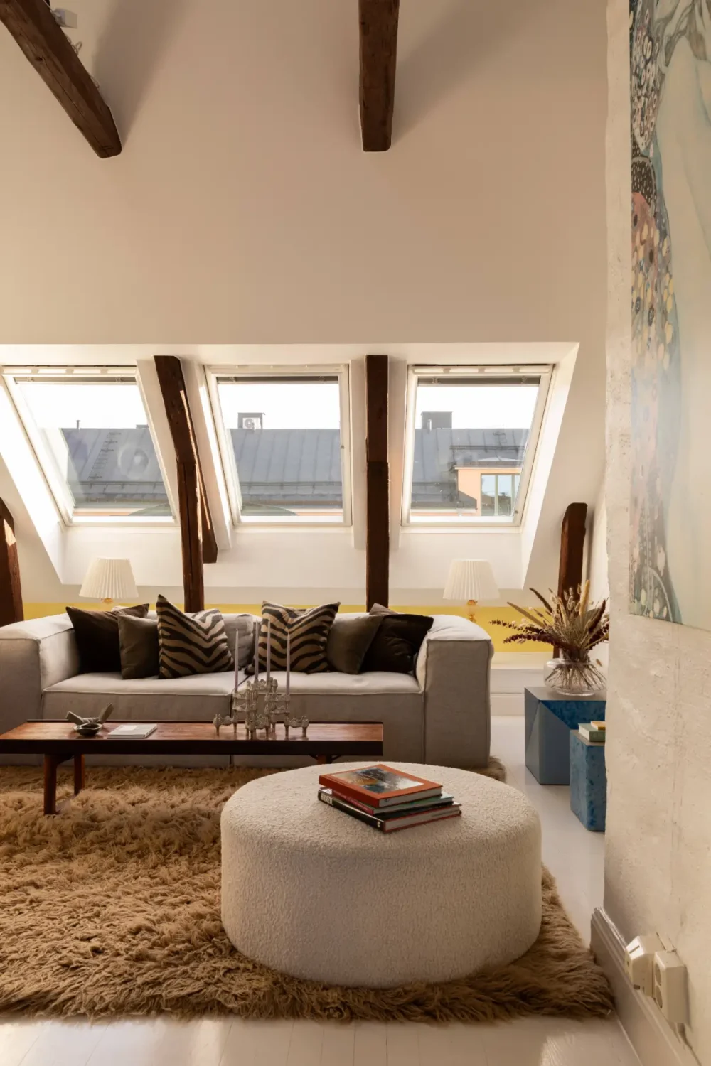 A Bright and Open-Plan Attic Apartment with Exposed Beams 6 bright-attic-apartment-stockholm-nordroom10