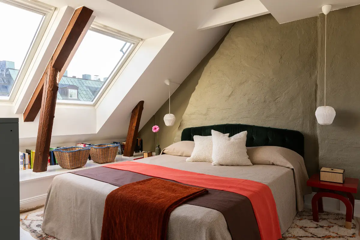A Bright and Open-Plan Attic Apartment with Exposed Beams 17 bright-attic-apartment-stockholm-nordroom15