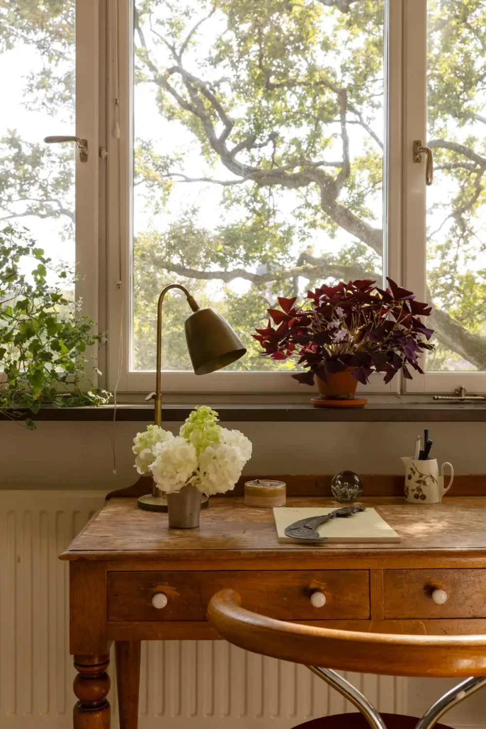 Light Colors and Large Corner Windows in a Stockholm Apartment 23 bright-light-colored-1930s-apartment-stockholm-nordroom