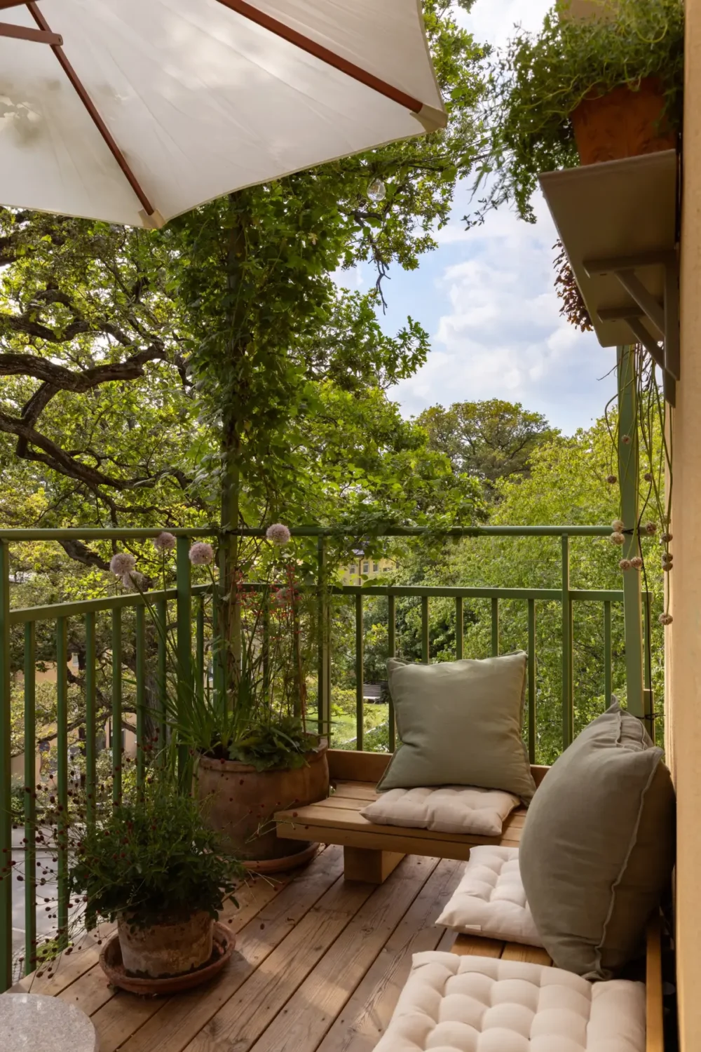 Light Colors and Large Corner Windows in a Stockholm Apartment 13 bright-light-colored-1930s-apartment-stockholm-nordroom