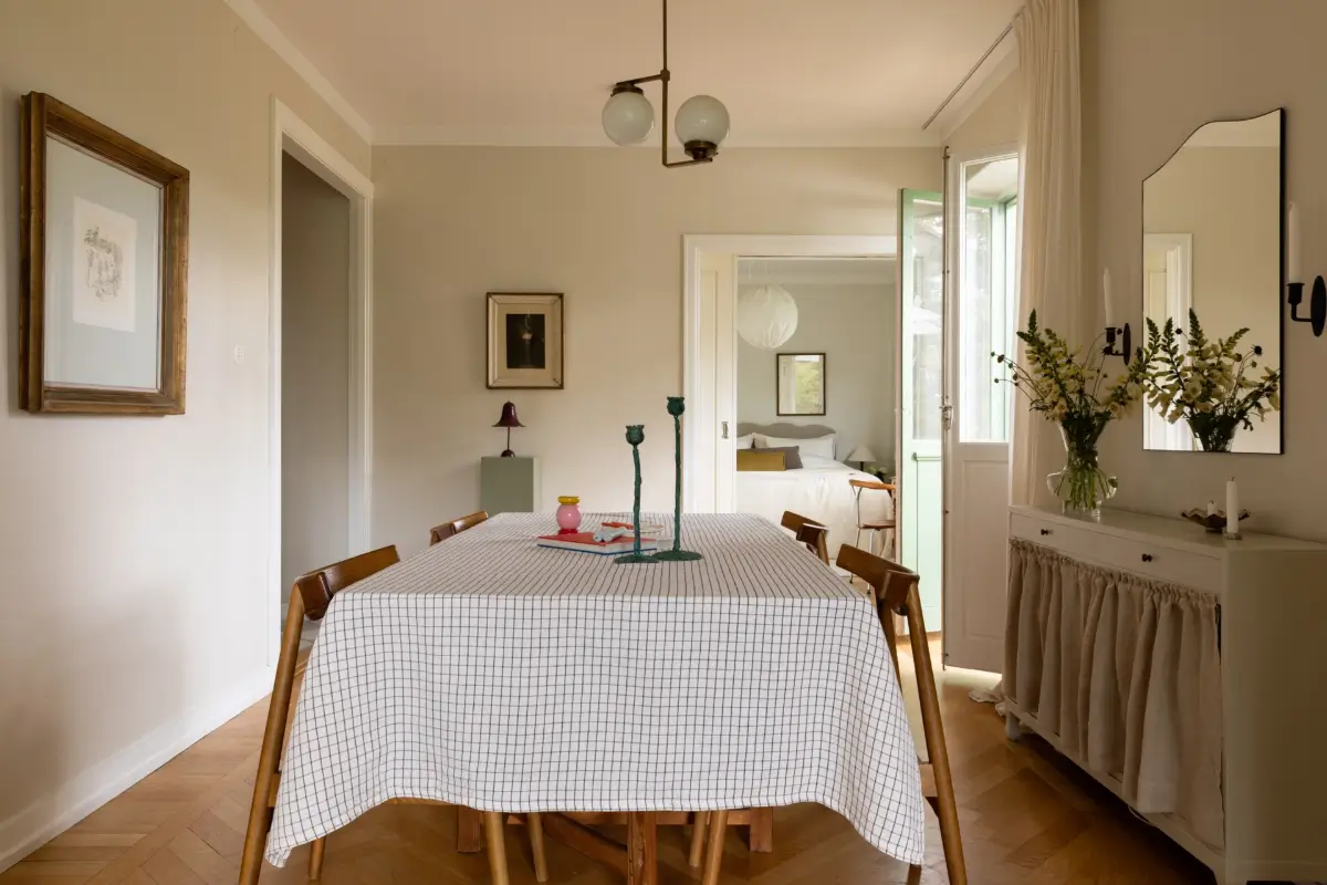Light Colors and Large Corner Windows in a Stockholm Apartment 8 bright-light-colored-1930s-apartment-stockholm-nordroom
