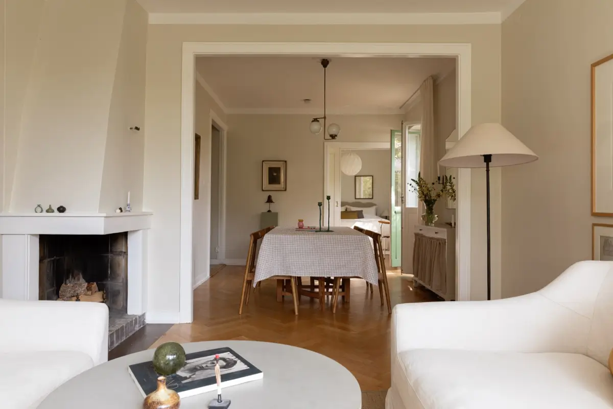 Light Colors and Large Corner Windows in a Stockholm Apartment 6 bright-light-colored-1930s-apartment-stockholm-nordroom