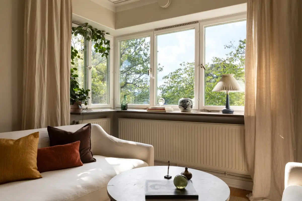 Light Colors and Large Corner Windows in a Stockholm Apartment 3 bright-light-colored-1930s-apartment-stockholm-nordroom