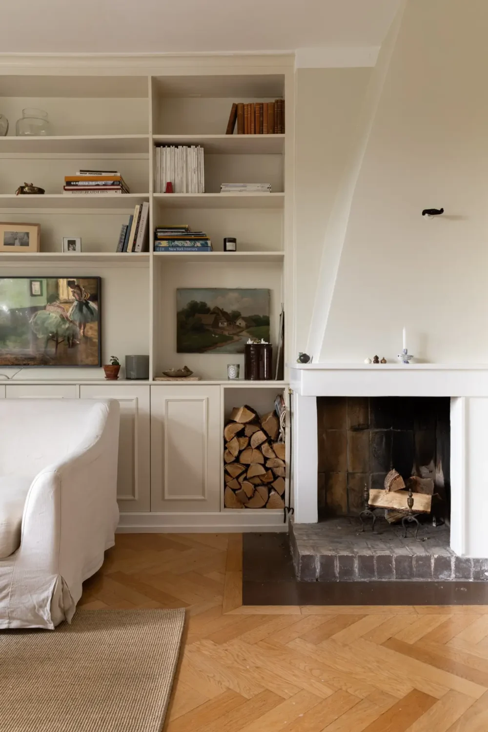 Light Colors and Large Corner Windows in a Stockholm Apartment 4 bright-light-colored-1930s-apartment-stockholm-nordroom