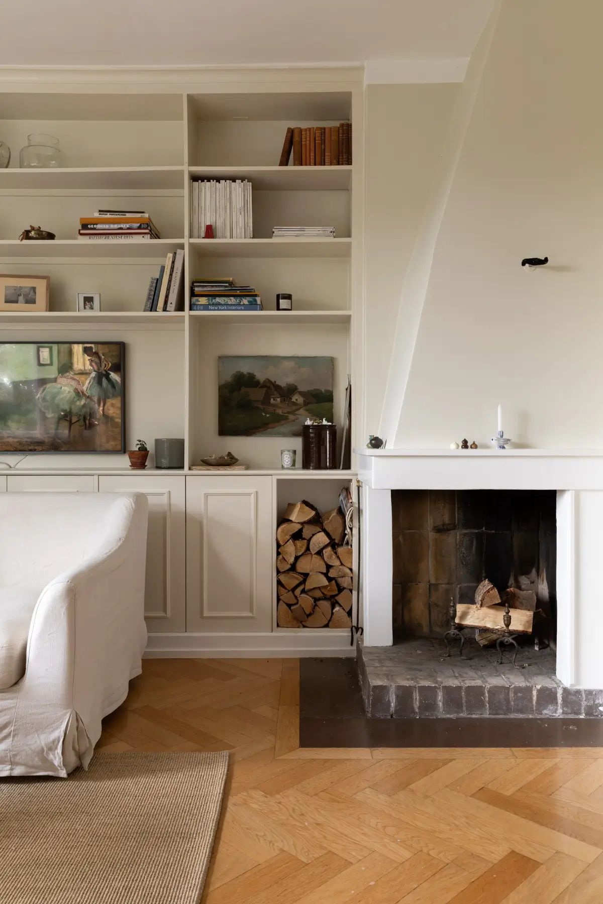 bright-light-colored-1930s-apartment-stockholm-nordroom