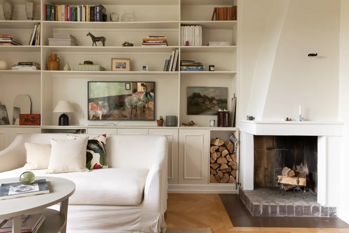 Light Colors and Large Corner Windows in a Stockholm Apartment 2 bright-light-colored-1930s-apartment-stockholm-nordroom