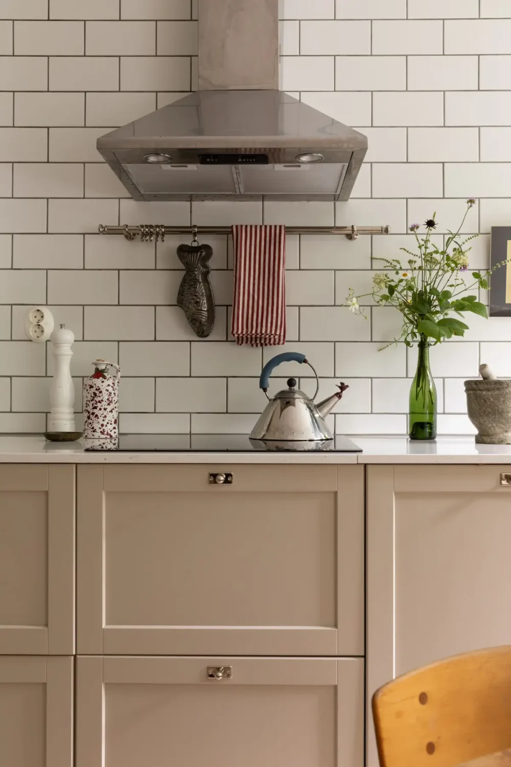 Light Colors and Large Corner Windows in a Stockholm Apartment 28 bright-light-colored-1930s-apartment-stockholm-nordroom