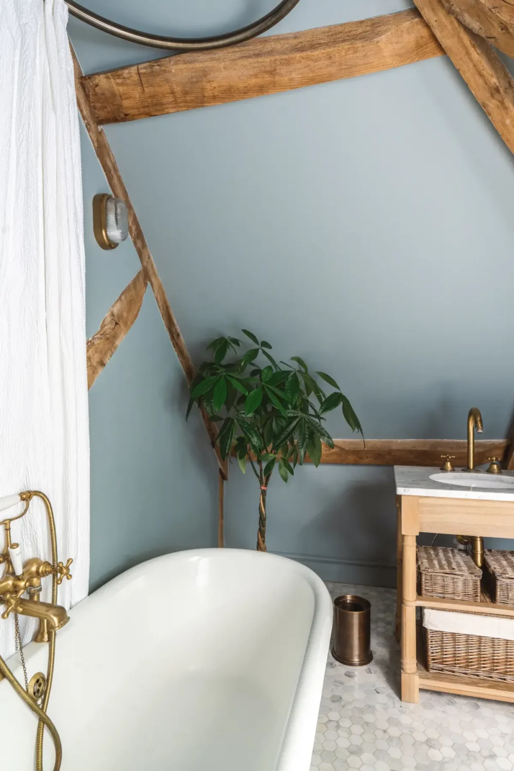 A Restored 18th-Century Chapel Transformed into a Stunning Home 25 chapel-conversion-near-bath-england-nordroom17