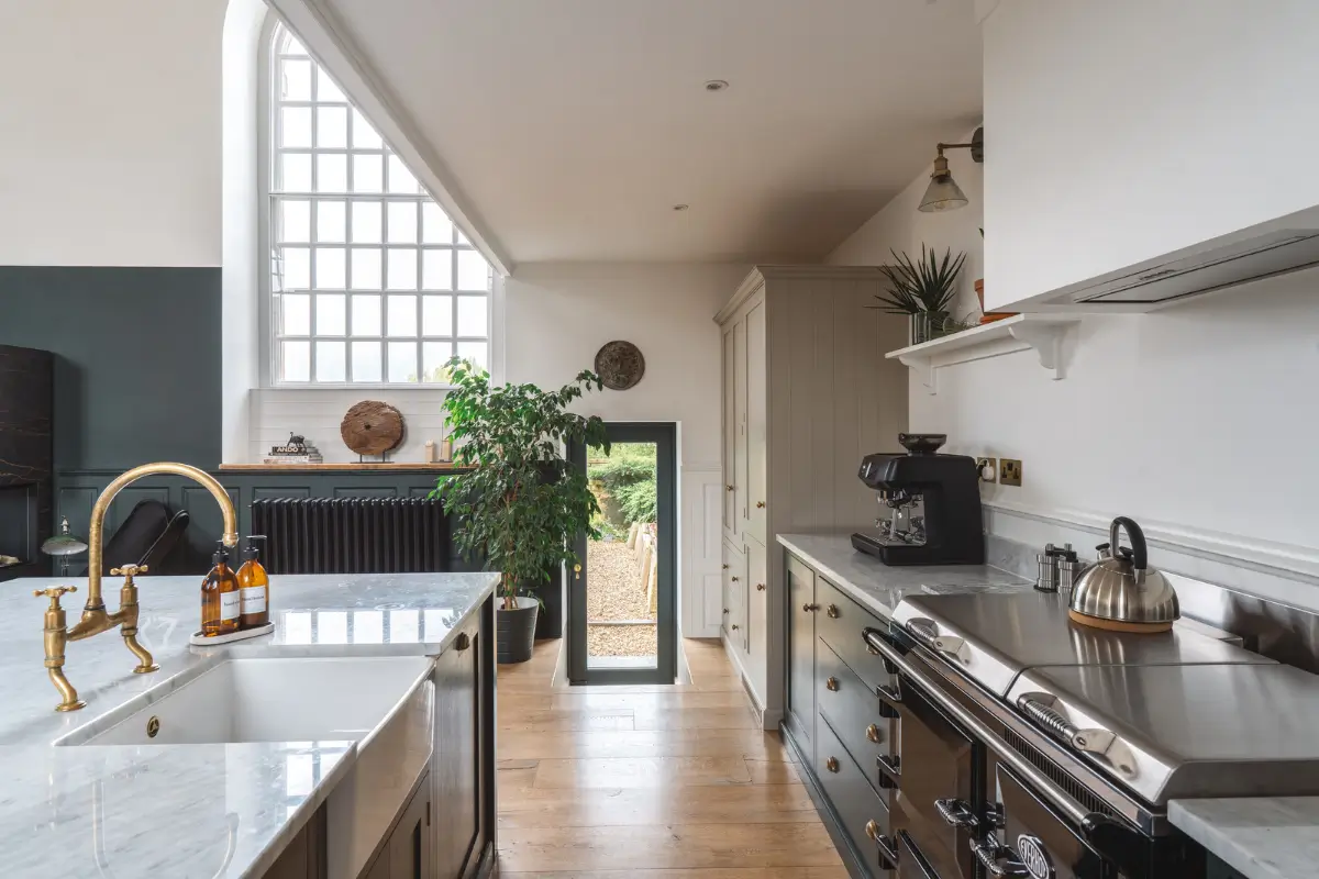 A Restored 18th-Century Chapel Transformed into a Stunning Home 12 chapel-conversion-near-bath-england-nordroom35