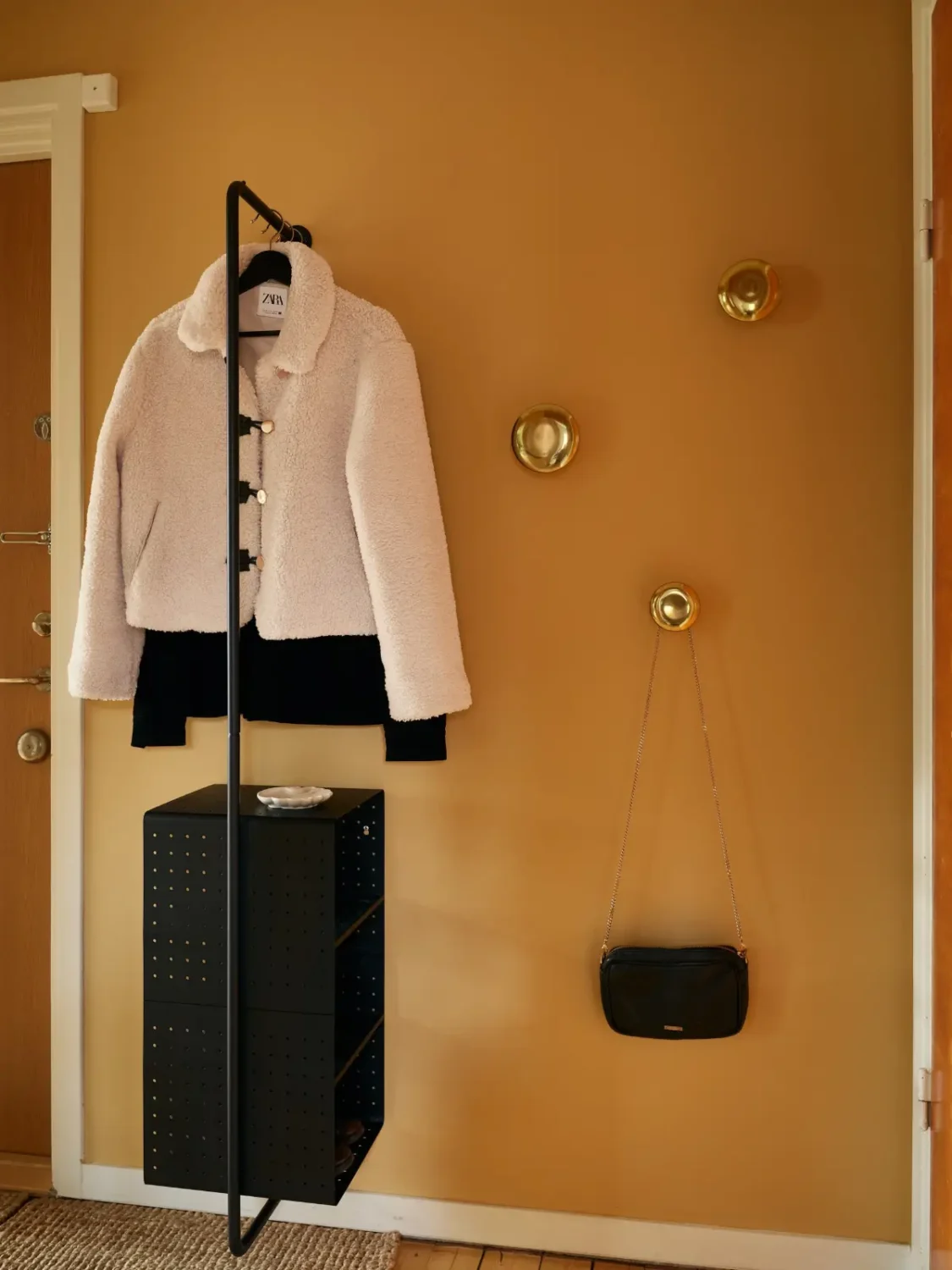 Preserved 1940s Elements and a Renovated Bathroom in a Stockholm Apartment 23 charming 1940s apartment period details renovated bathroom nordroom1 Preserved 1940s Elements and a Renovated Bathroom in a Stockholm Apartment