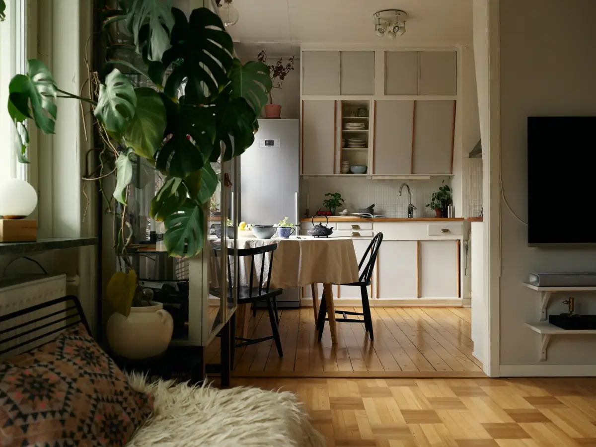 Preserved 1940s Elements and a Renovated Bathroom in a Stockholm Apartment 9 charming-1940s-apartment-period-details-renovated-bathroom-nordroom13