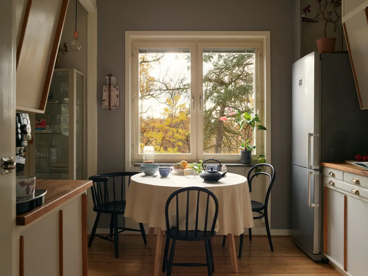 Preserved 1940s Elements and a Renovated Bathroom in a Stockholm Apartment 11 charming-1940s-apartment-period-details-renovated-bathroom-nordroom17