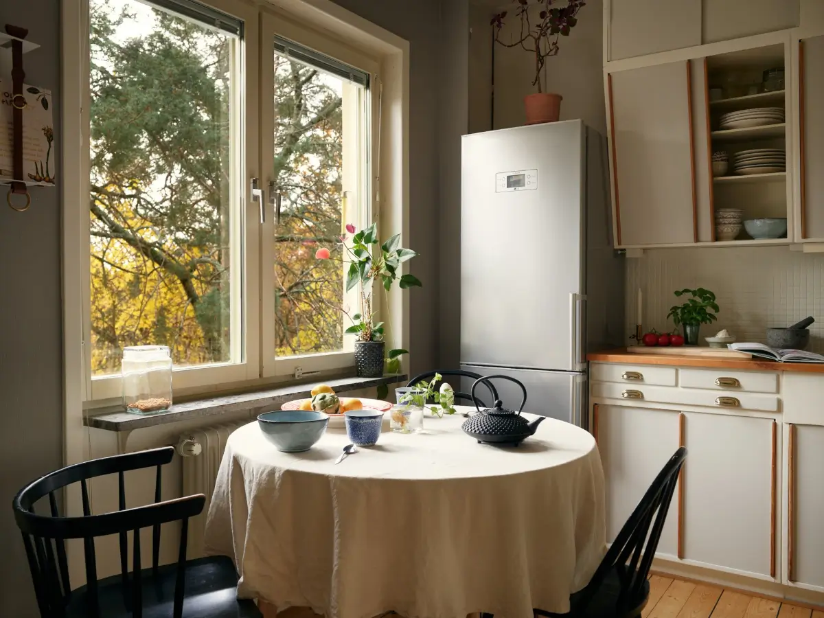 Preserved 1940s Elements and a Renovated Bathroom in a Stockholm Apartment 13 charming-1940s-apartment-period-details-renovated-bathroom-nordroom18