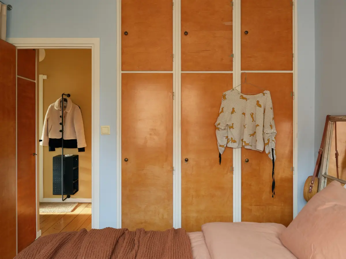 Preserved 1940s Elements and a Renovated Bathroom in a Stockholm Apartment 19 charming-1940s-apartment-period-details-renovated-bathroom-nordroom20