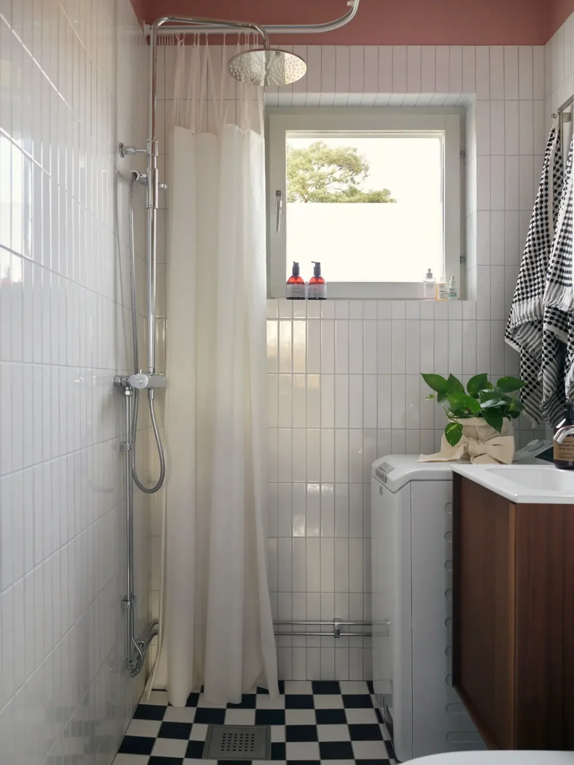 Preserved 1940s Elements and a Renovated Bathroom in a Stockholm Apartment 20 charming-1940s-apartment-period-details-renovated-bathroom-nordroom3