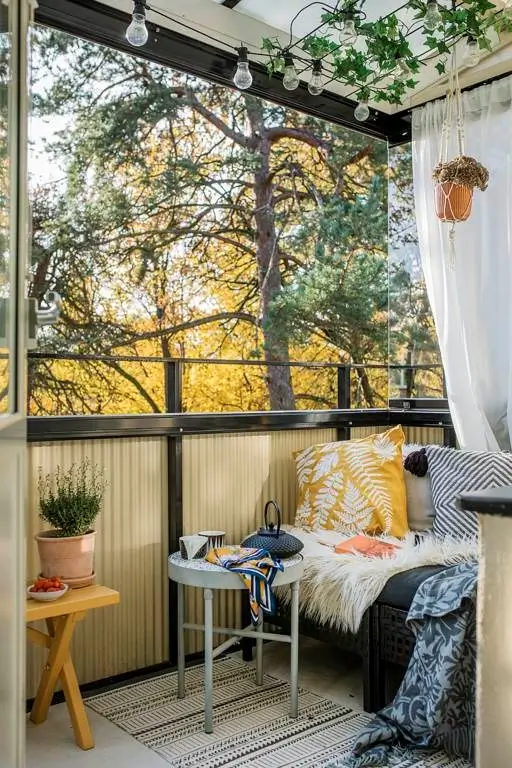 Preserved 1940s Elements and a Renovated Bathroom in a Stockholm Apartment 8 charming-1940s-apartment-period-details-renovated-bathroom-nordroom7