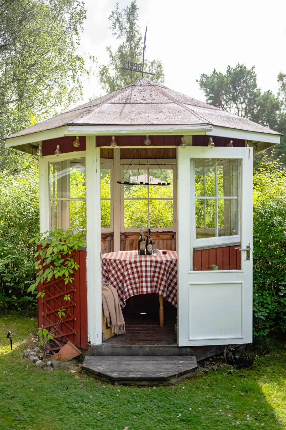 A Charming Swedish Cottage Decorated with Bold Colors and a Lush Garden 34 charming-country-holiday-cottage-sweden-nordroom15