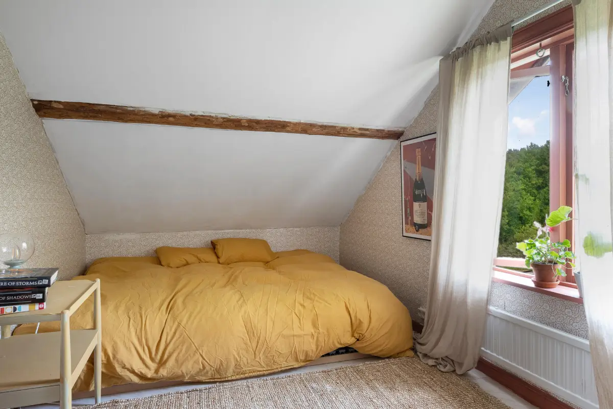 A Charming Swedish Cottage Decorated with Bold Colors and a Lush Garden 20 charming-country-holiday-cottage-sweden-nordroom22