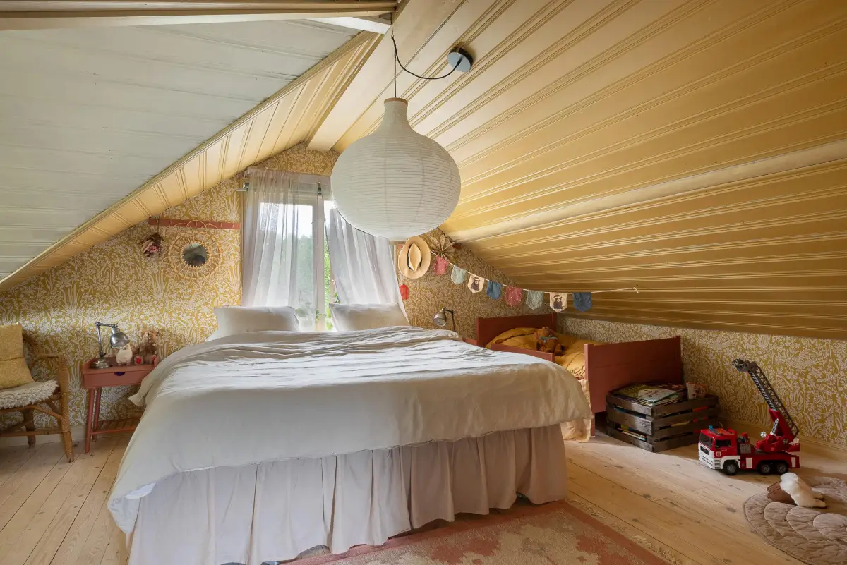 A Charming Swedish Cottage Decorated with Bold Colors and a Lush Garden 18 charming-country-holiday-cottage-sweden-nordroom24