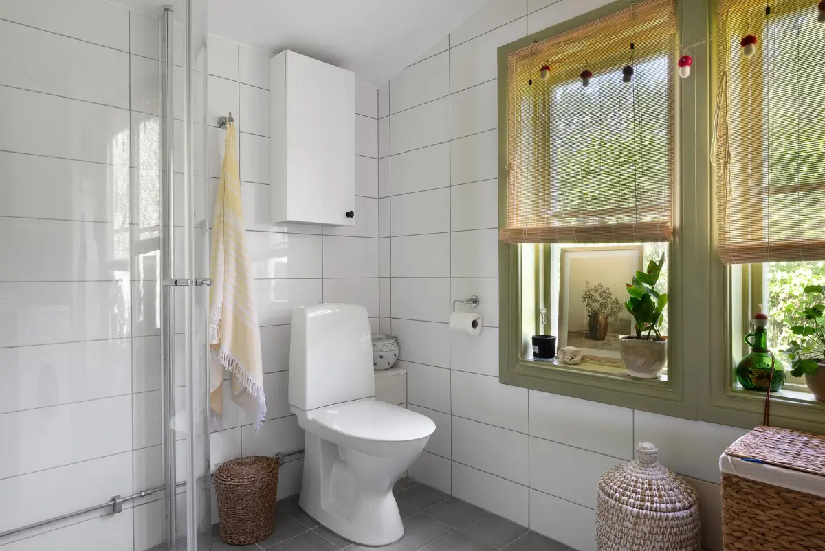 A Charming Swedish Cottage Decorated with Bold Colors and a Lush Garden 15 charming-country-holiday-cottage-sweden-nordroom27