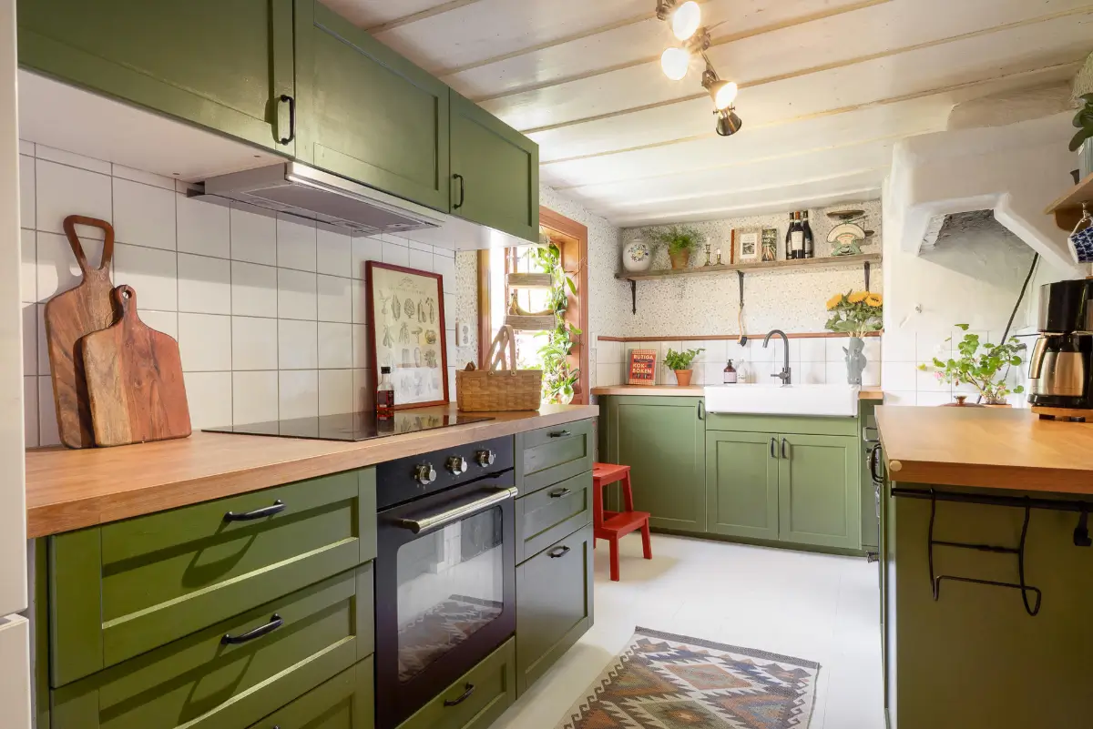 A Charming Swedish Cottage Decorated with Bold Colors and a Lush Garden 10 charming-country-holiday-cottage-sweden-nordroom32