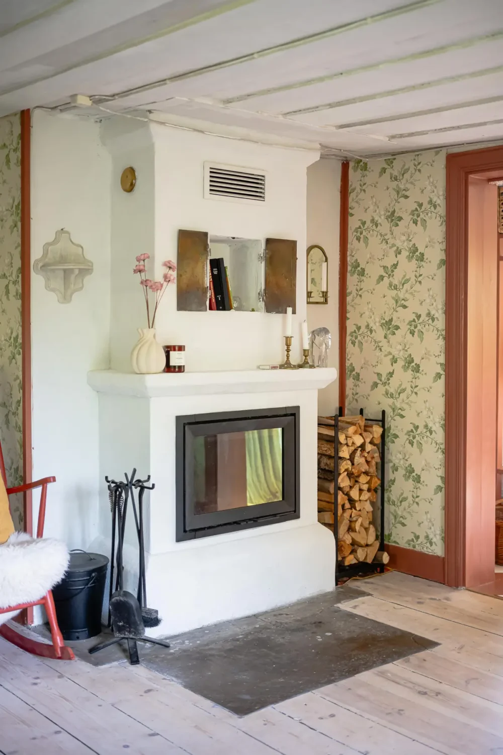 A Charming Swedish Cottage Decorated with Bold Colors and a Lush Garden 9 charming-country-holiday-cottage-sweden-nordroom33