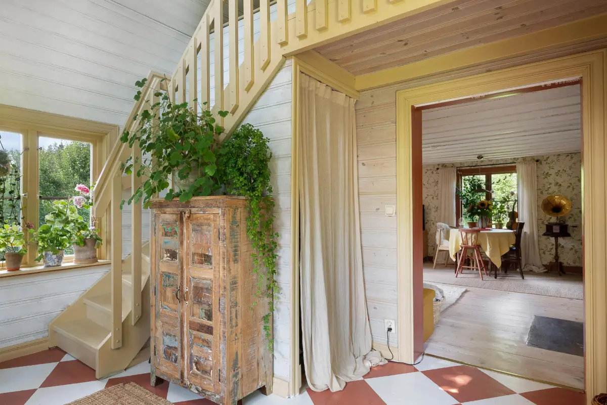 A Charming Swedish Cottage Decorated with Bold Colors and a Lush Garden 4 charming-country-holiday-cottage-sweden-nordroom37