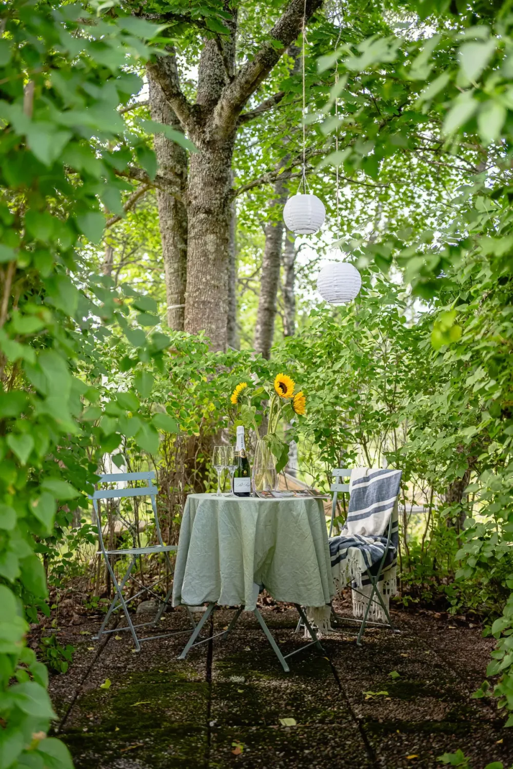 A Charming Swedish Cottage Decorated with Bold Colors and a Lush Garden 40 charming country holiday cottage sweden nordroom7 A Charming Swedish Cottage Decorated with Bold Colors and a Lush Garden