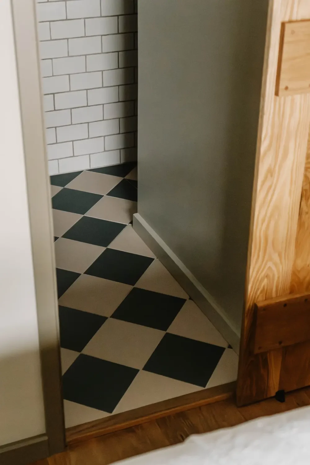 Natural Materials and Green Tones in a Pretty Coastal Home 14 checkerboard floor