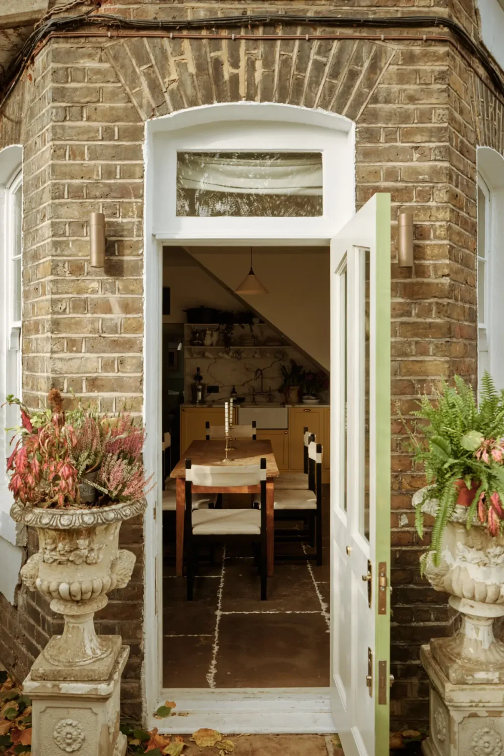 Color, Pattern, and Period Features in a Georgian Villa Apartment 17 color-texture-period-features-georgian-villa-london-nordroom21