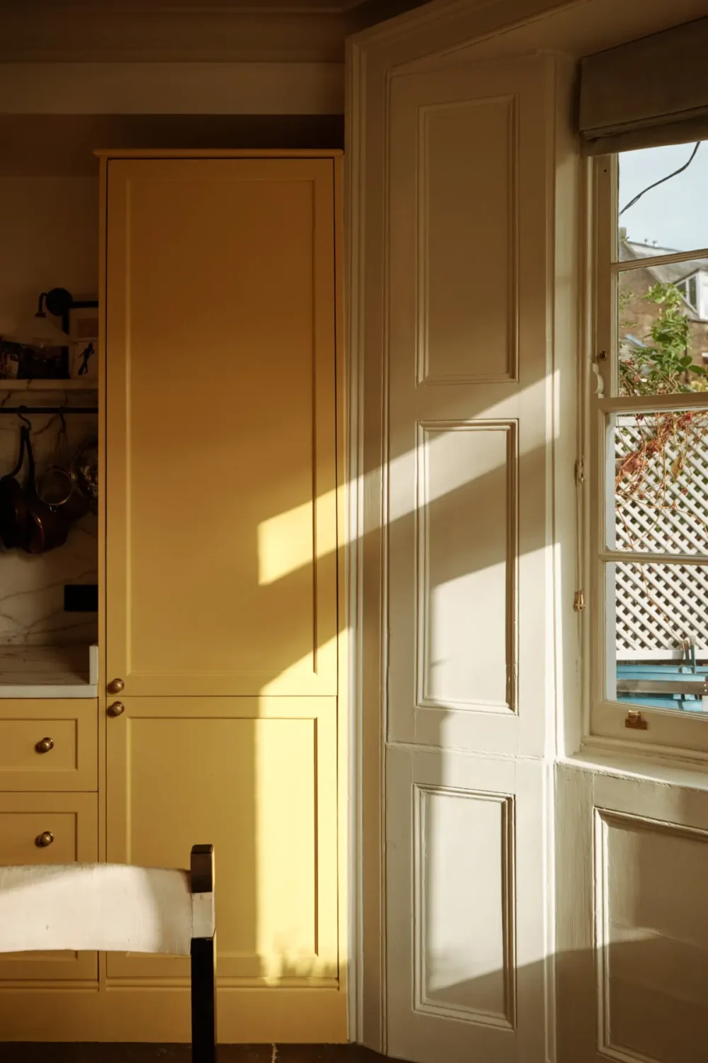 Color, Pattern, and Period Features in a Georgian Villa Apartment 13 c