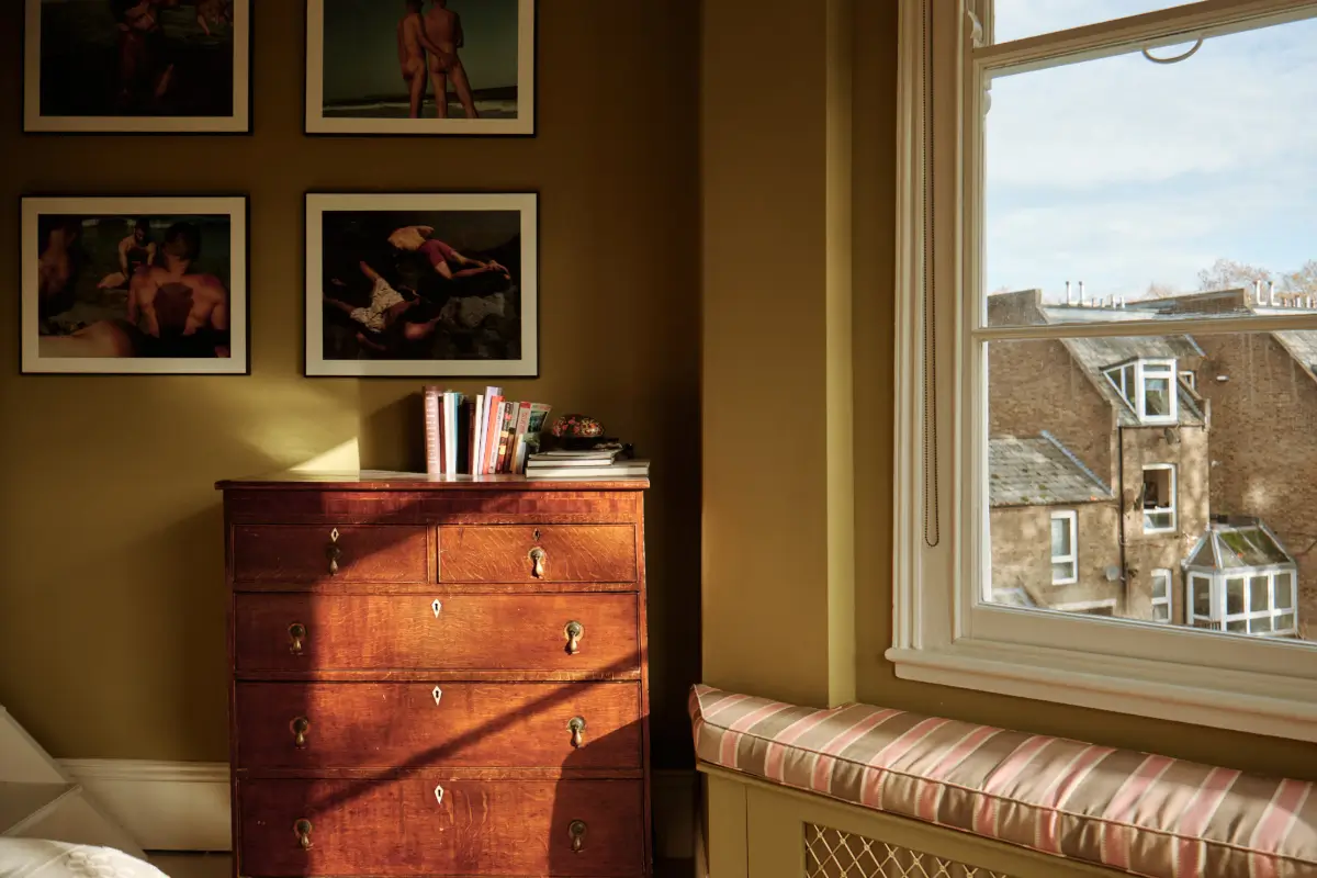 Color, Pattern, and Period Features in a Georgian Villa Apartment 27 c