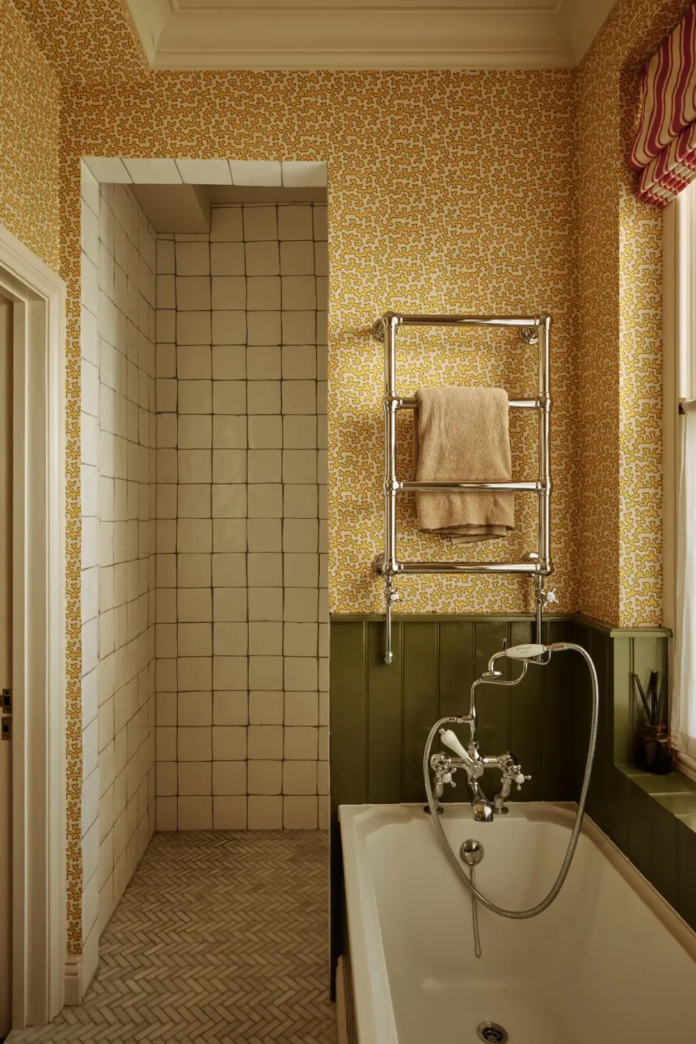 Color, Pattern, and Period Features in a Georgian Villa Apartment 30 color-texture-period-features-georgian-villa-london-nordroom8