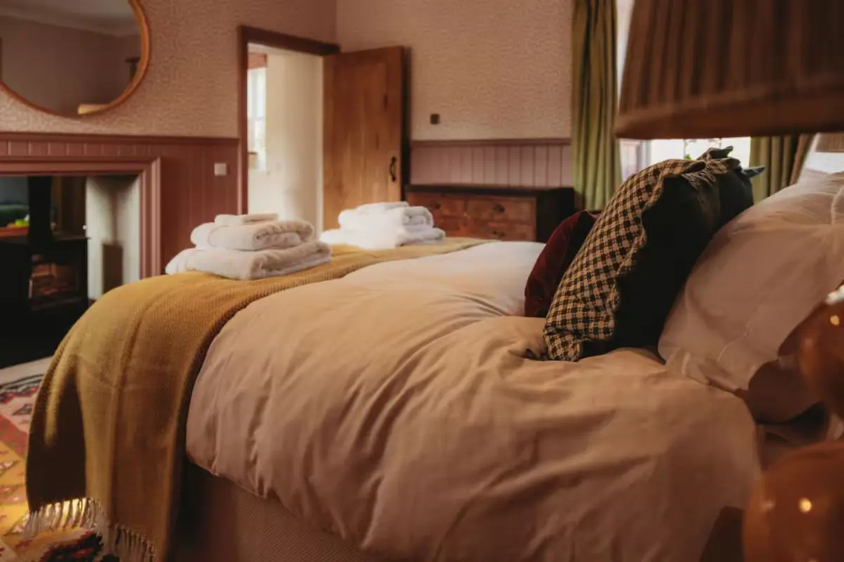 A Colorful Countryside Airbnb Cottage near Edinburgh 15 colorful-airbnb-cottage-near-edinburgh-nordroom11