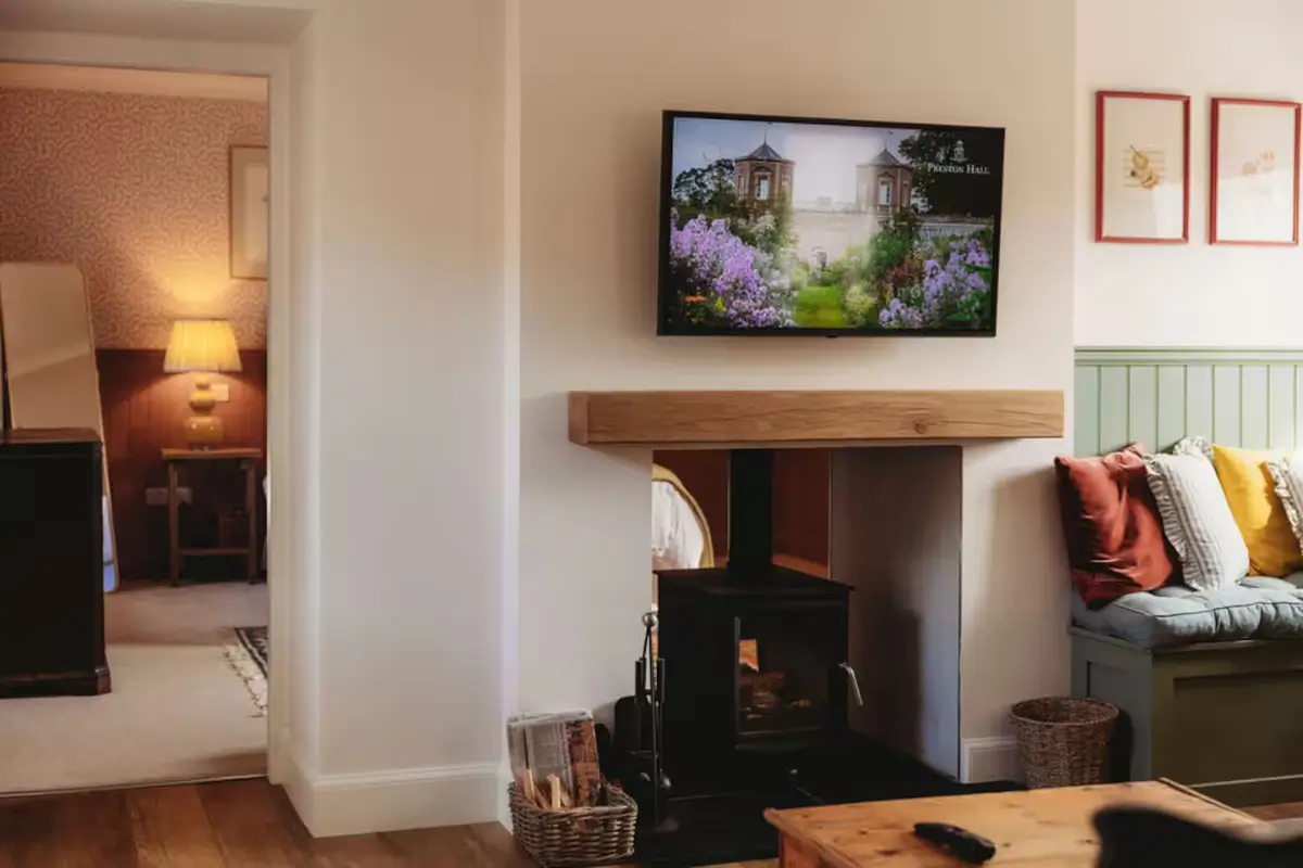 A Colorful Countryside Airbnb Cottage near Edinburgh 11 colorful-airbnb-cottage-near-edinburgh-nordroom17