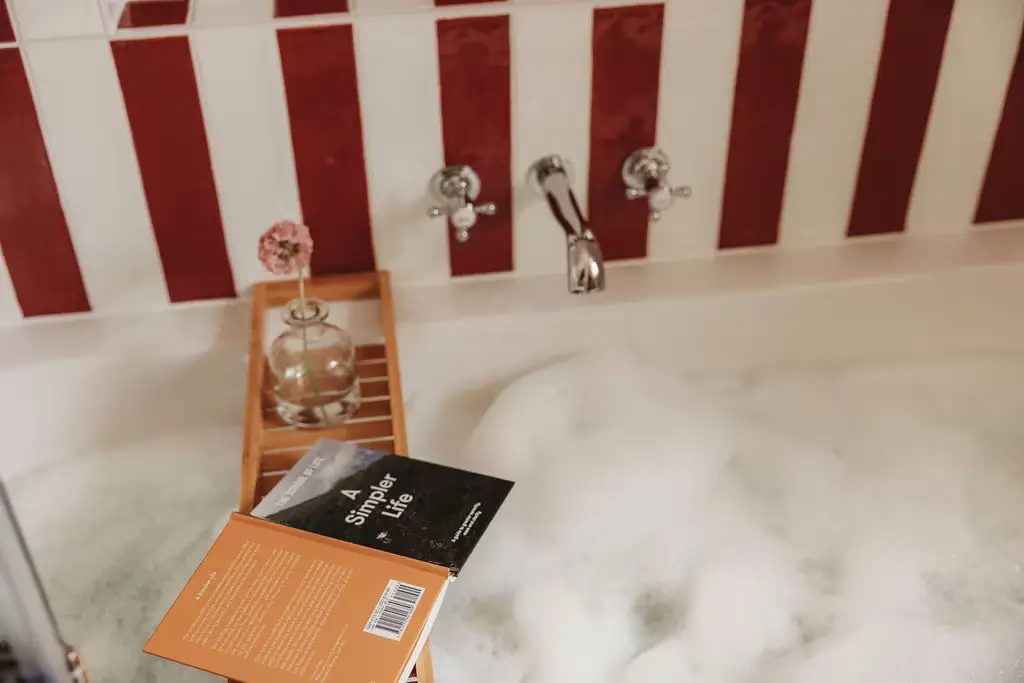 A Colorful Countryside Airbnb Cottage near Edinburgh 19 colorful-airbnb-cottage-near-edinburgh-nordroom9