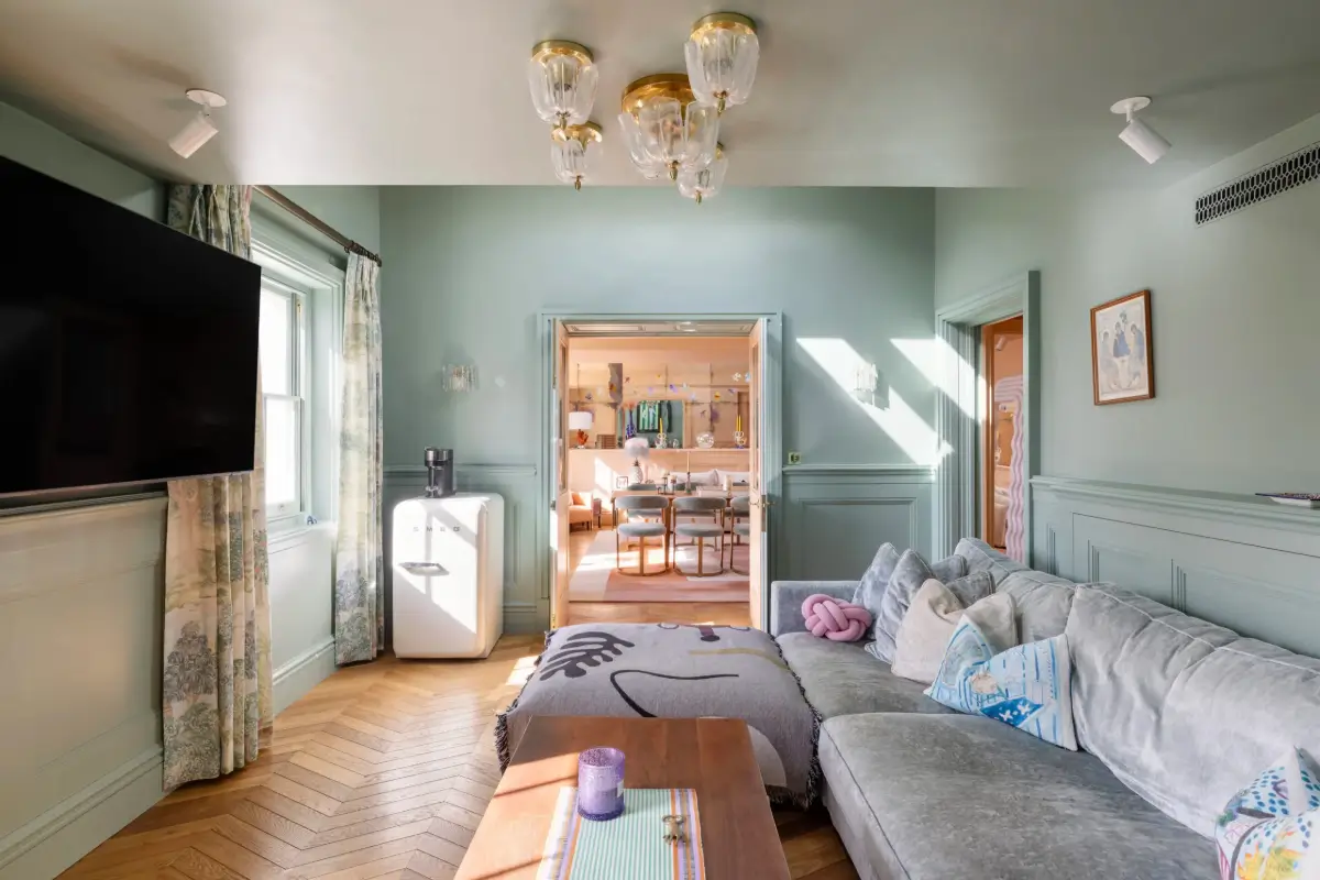 A Colorful Eclectic Victorian Penthouse Apartment in London 7 colorful-penthouse-apartment-london15