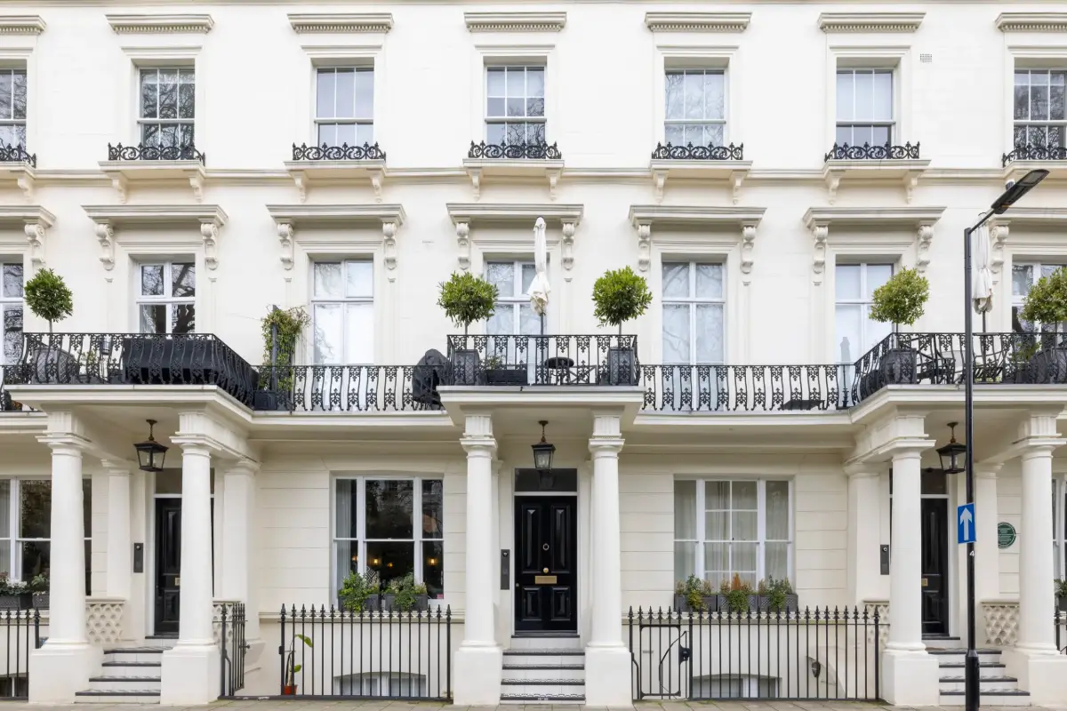 A Colorful Eclectic Victorian Penthouse Apartment in London 16 colorful-penthouse-apartment-london4