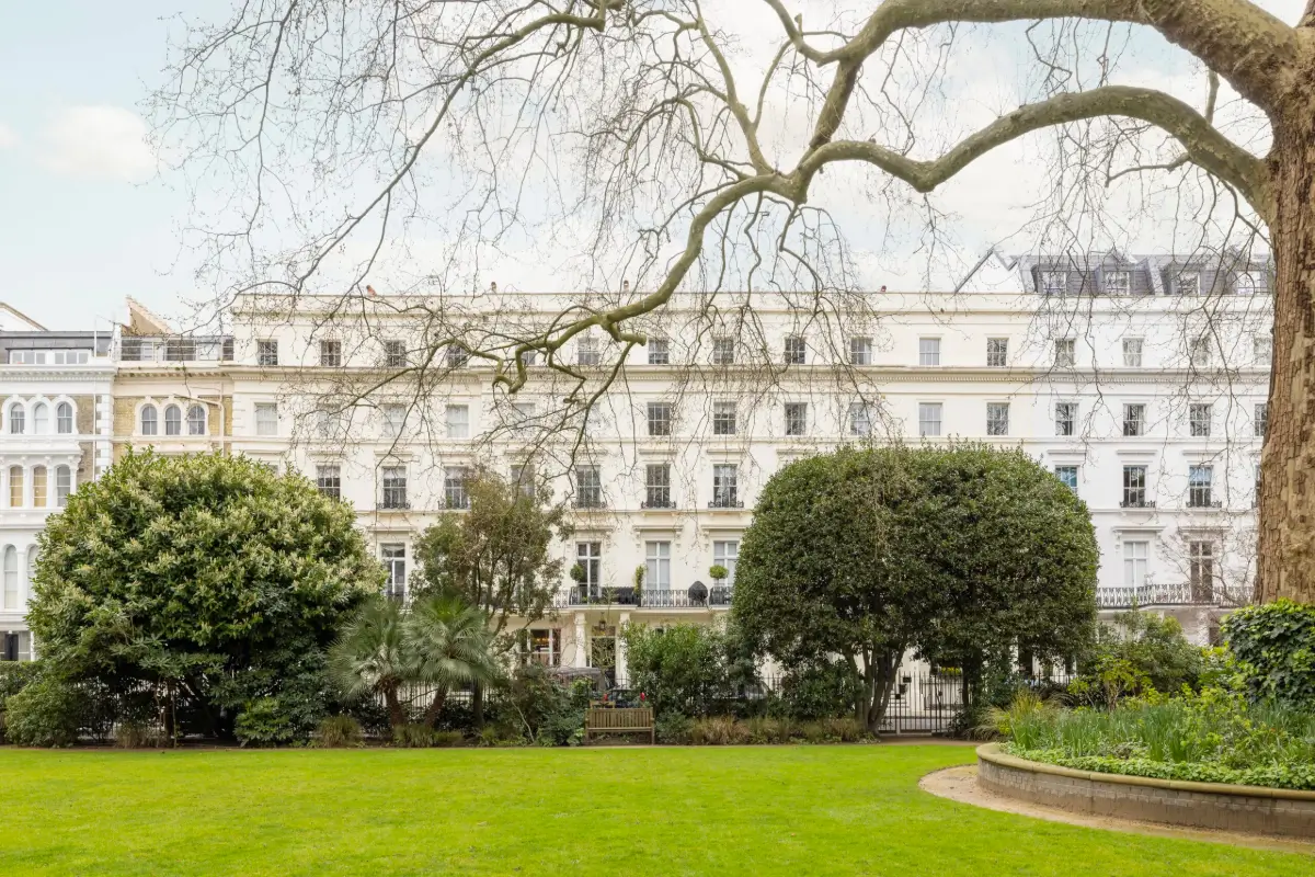 A Colorful Eclectic Victorian Penthouse Apartment in London 18 colorful penthouse apartment london6 A Colorful Eclectic Victorian Penthouse Apartment in London