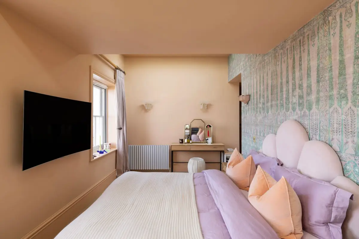 A Colorful Eclectic Victorian Penthouse Apartment in London 14 colorful-penthouse-apartment-london8