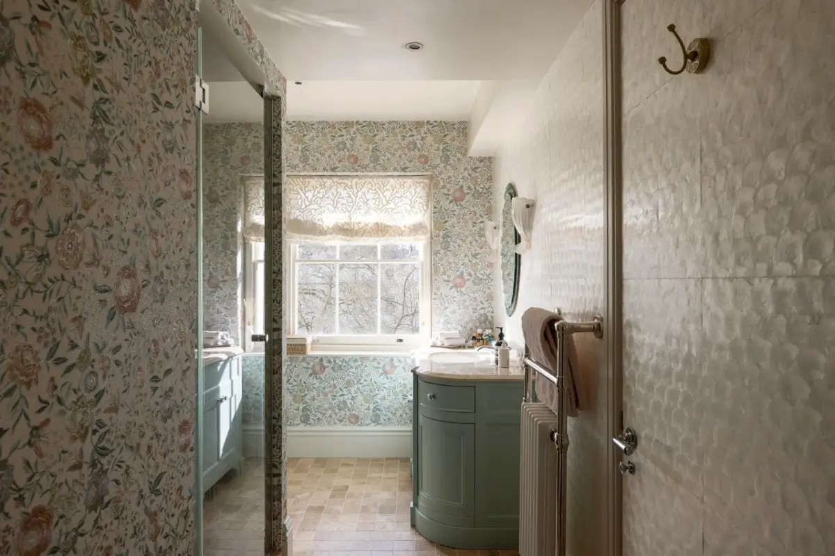 A Colorful Eclectic Victorian Penthouse Apartment in London 13 colorful-penthouse-apartment-london9